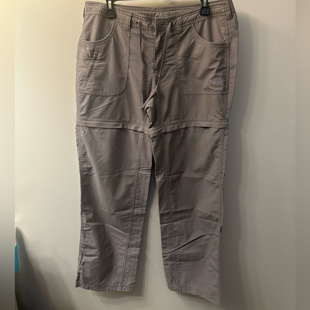 The North Face Women’s Convertible Zip-off Cargo Pants in Gray Size 12
